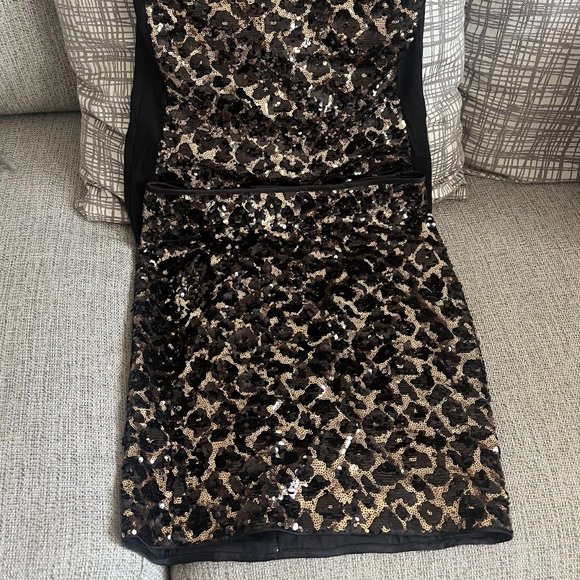 Cache Sequin Skirt and top- Animal Print - Picture 2 of 15